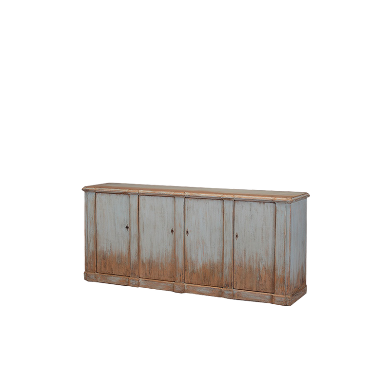 Buffet de madera envejecida con tapa superior y cuatro puertas de estilo rústico