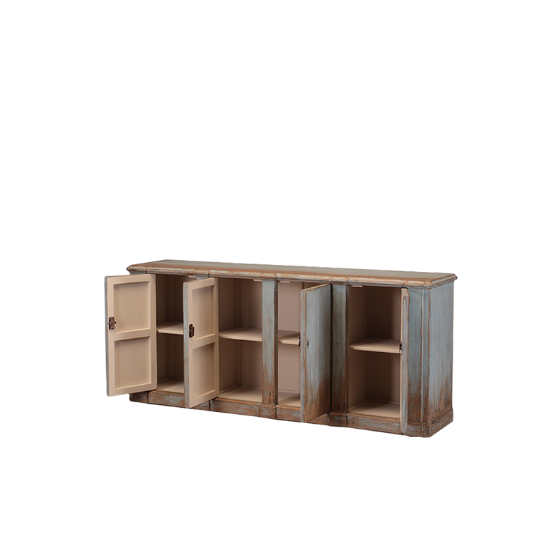Buffet de madera envejecida con puertas abiertas y estantes interiores