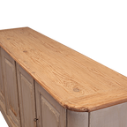 Tapa de madera del aparador Heritage beige, borde con puertas de paneles