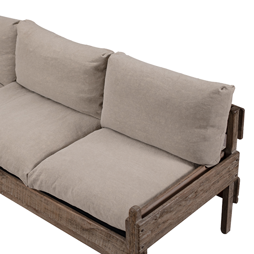Sofá exterior de 3 plazas, vista en ángulo: cojines beige y base de madera