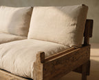 Sofá exterior, vista del respaldo: cojines beige con funda textil