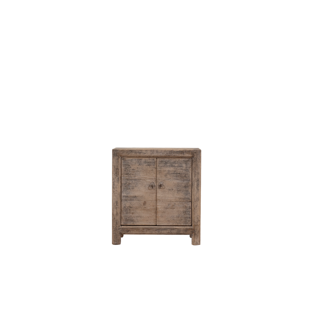 Aparador pequeño de madera Heritage con 2 puertas y tiradores metálicos, acabado envejecido.