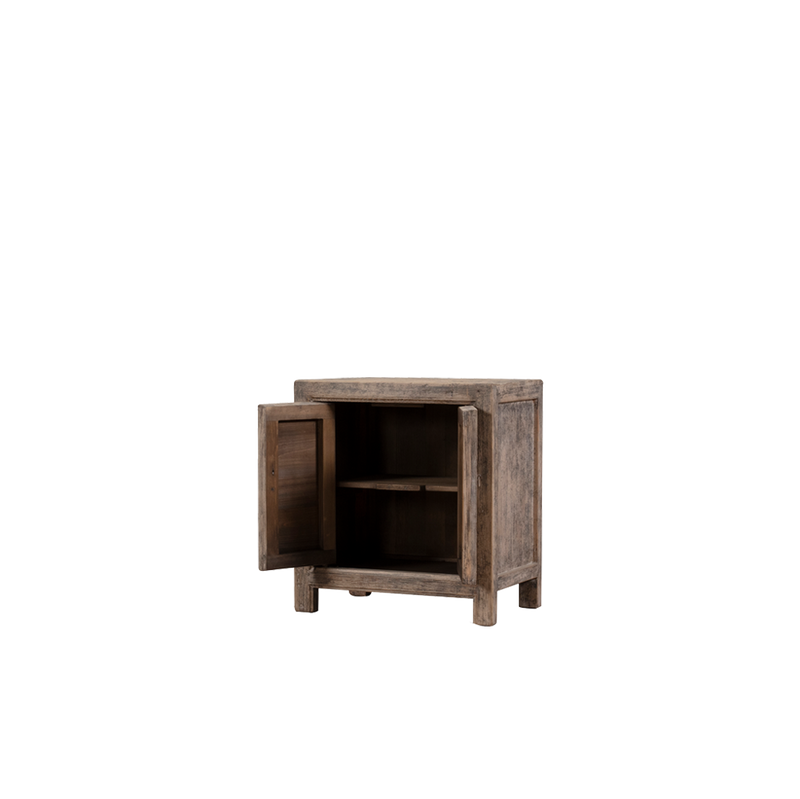 Aparador pequeño de madera Heritage con 2 puertas abiertas, interior de madera y estantes.