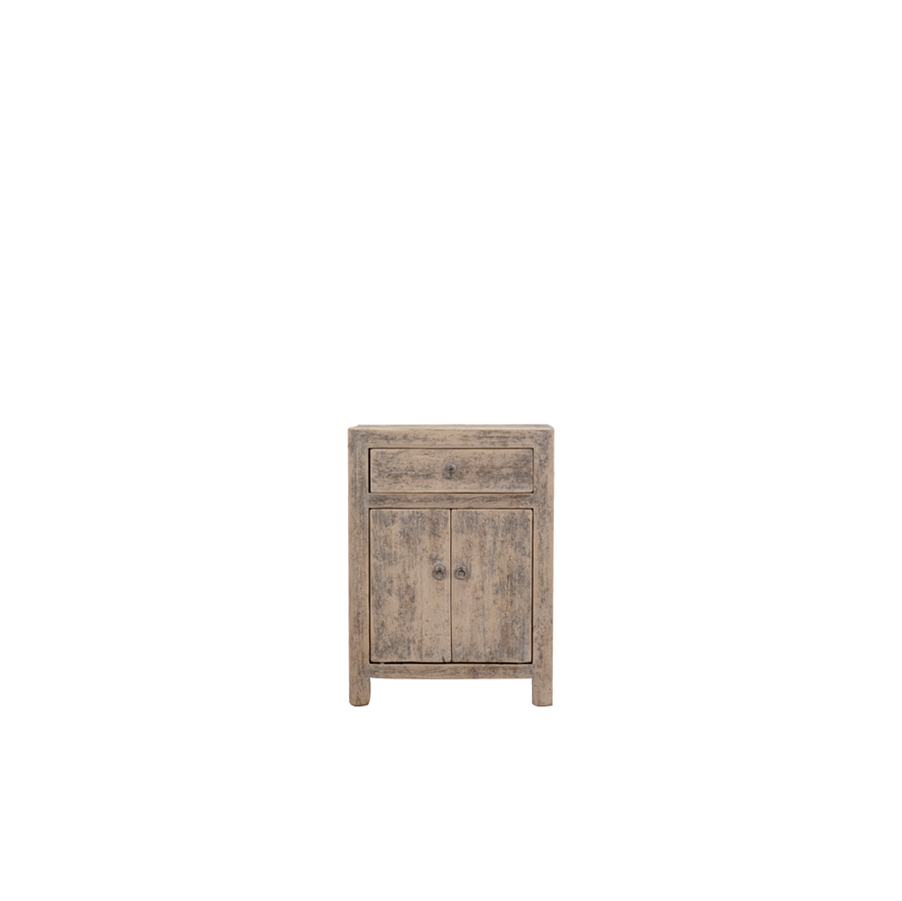 Mesita de noche Heritage de madera envejecida con cajón superior y dos puertas con tiradores