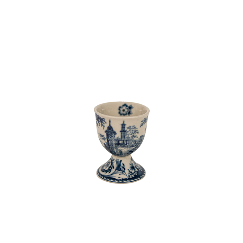 Huevera de cerámica azul y blanca con motivo de castillo, forma de copa
