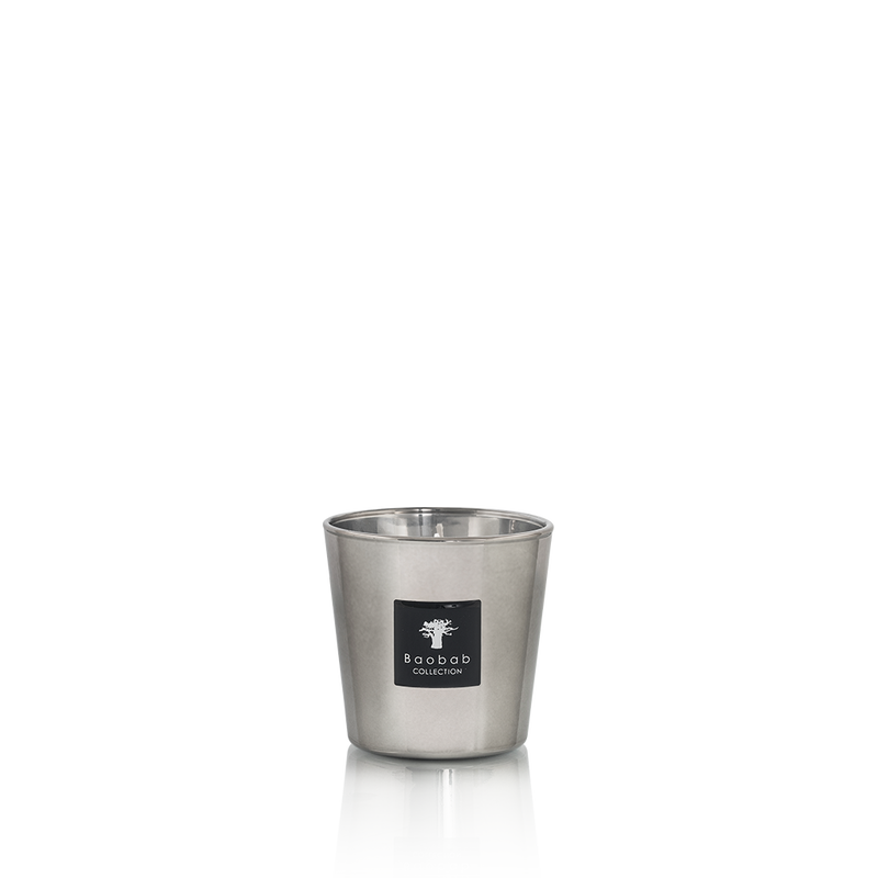 Vela en vaso metálico plateado con etiqueta Baobab Collection