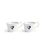 Set de 2 tazas Anouk de cerámica blanca con borde azul y corazón azul.