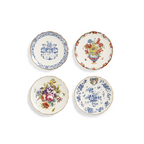 Plato de porcelana blanco con diseño azul y borde ornamental