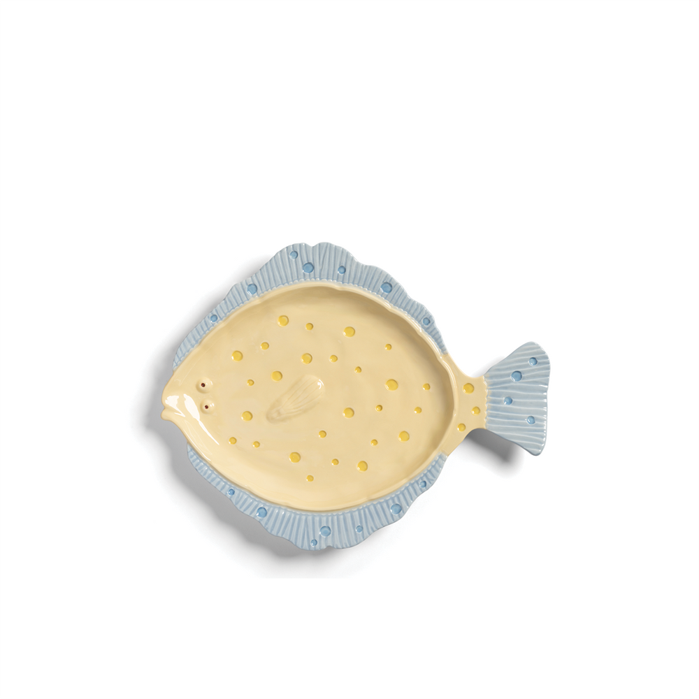 Plato de servir con forma de pez, interior crema y borde azul acanalado