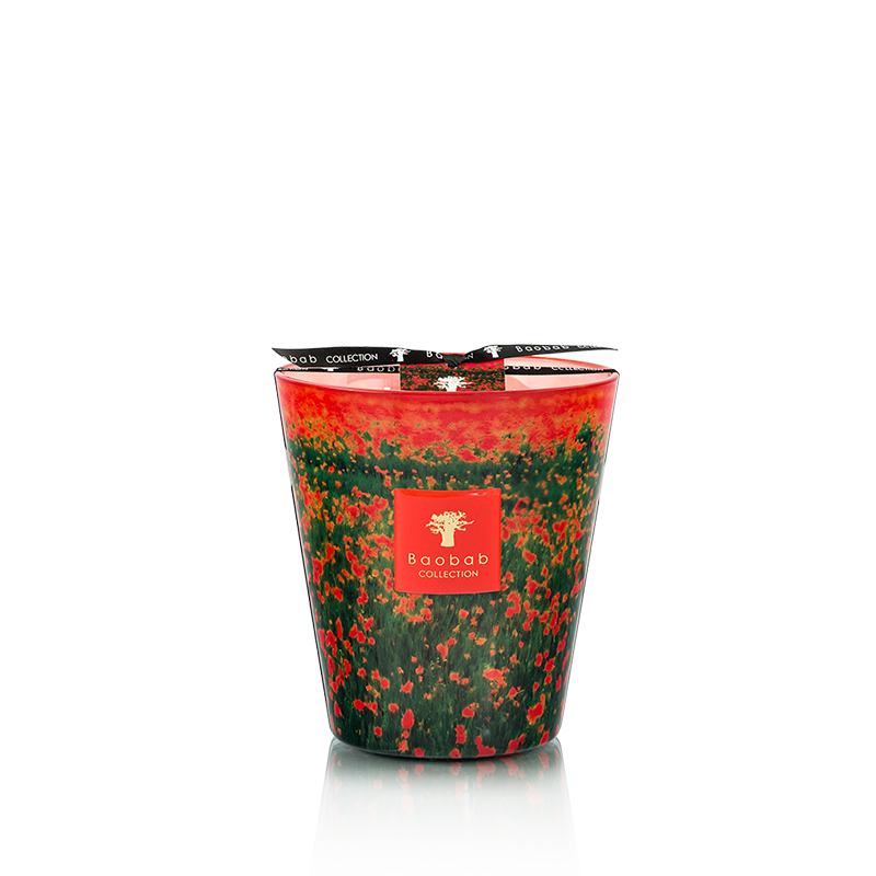 Vela Baobab en vaso alto rojo y verde con flores, con etiqueta Baobab Collection