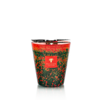 Vela Baobab en vaso alto rojo y verde con flores, etiqueta Baobab Collection al frente