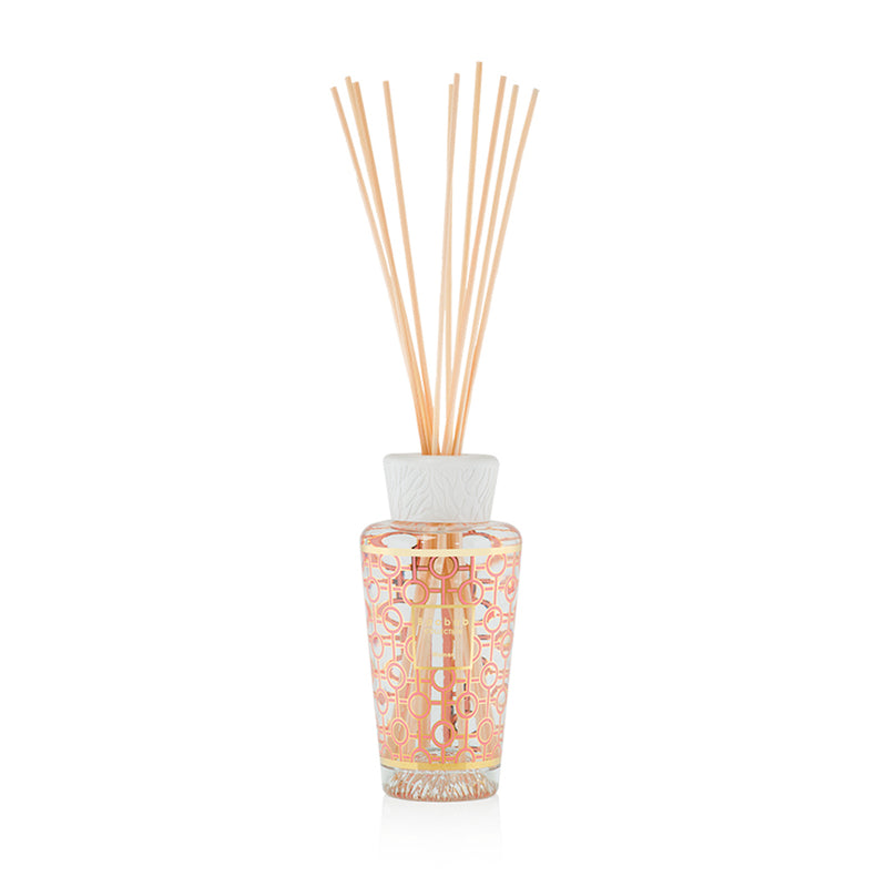 Difusor de aroma con varillas beige y frasco cilíndrico de vidrio con patrón naranja