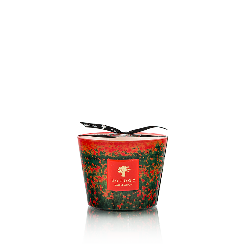 Vela Baobab en vaso rojo y verde con flores, etiqueta Baobab Collection visible