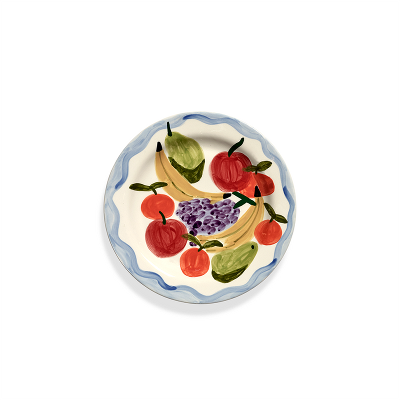 Plato llano decorado con verduras: tomates, uvas y borde ondulado azul