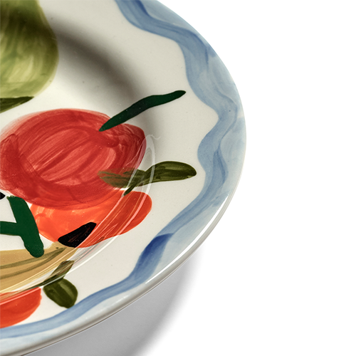 Borde de plato llano decorado con tomate rojo y ondas azules