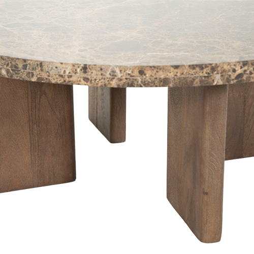 Mesa redonda: patas de madera y borde del sobre de mármol con vetas