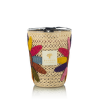 Vela en frasco de malla beige con flores bordadas multicolor y etiqueta Baobab Collection