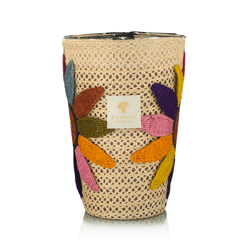 Vela en frasco de malla beige con motivo floral bordado multicolor y etiqueta