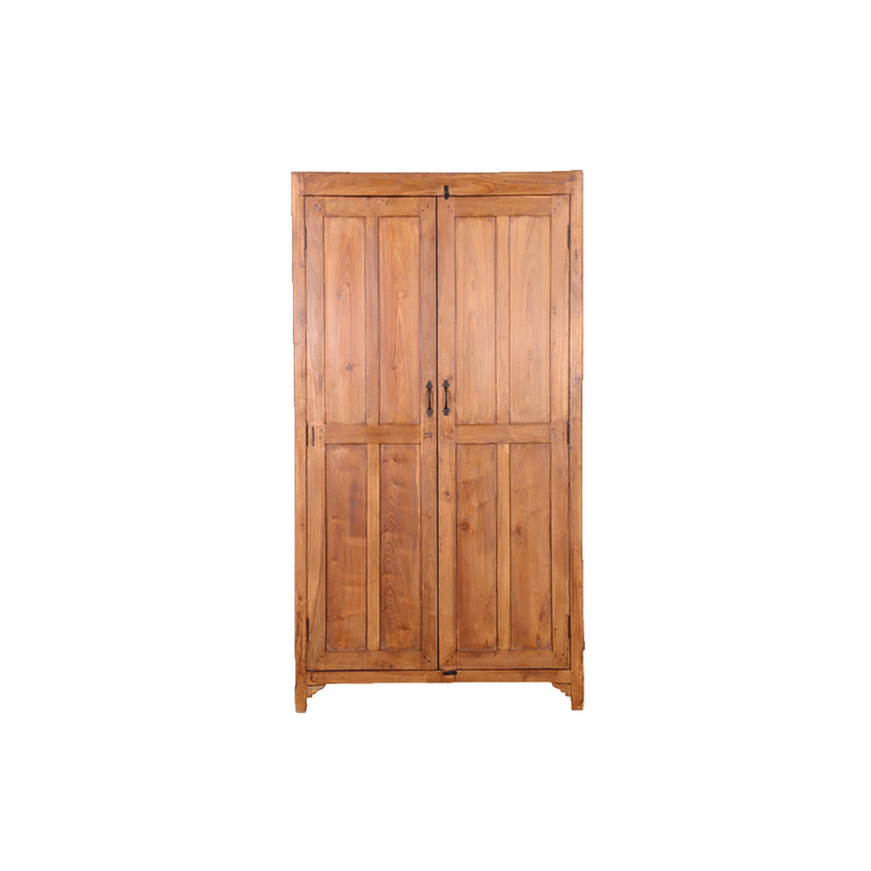 Armario de madera de teca con puertas dobles y tiradores metálicos