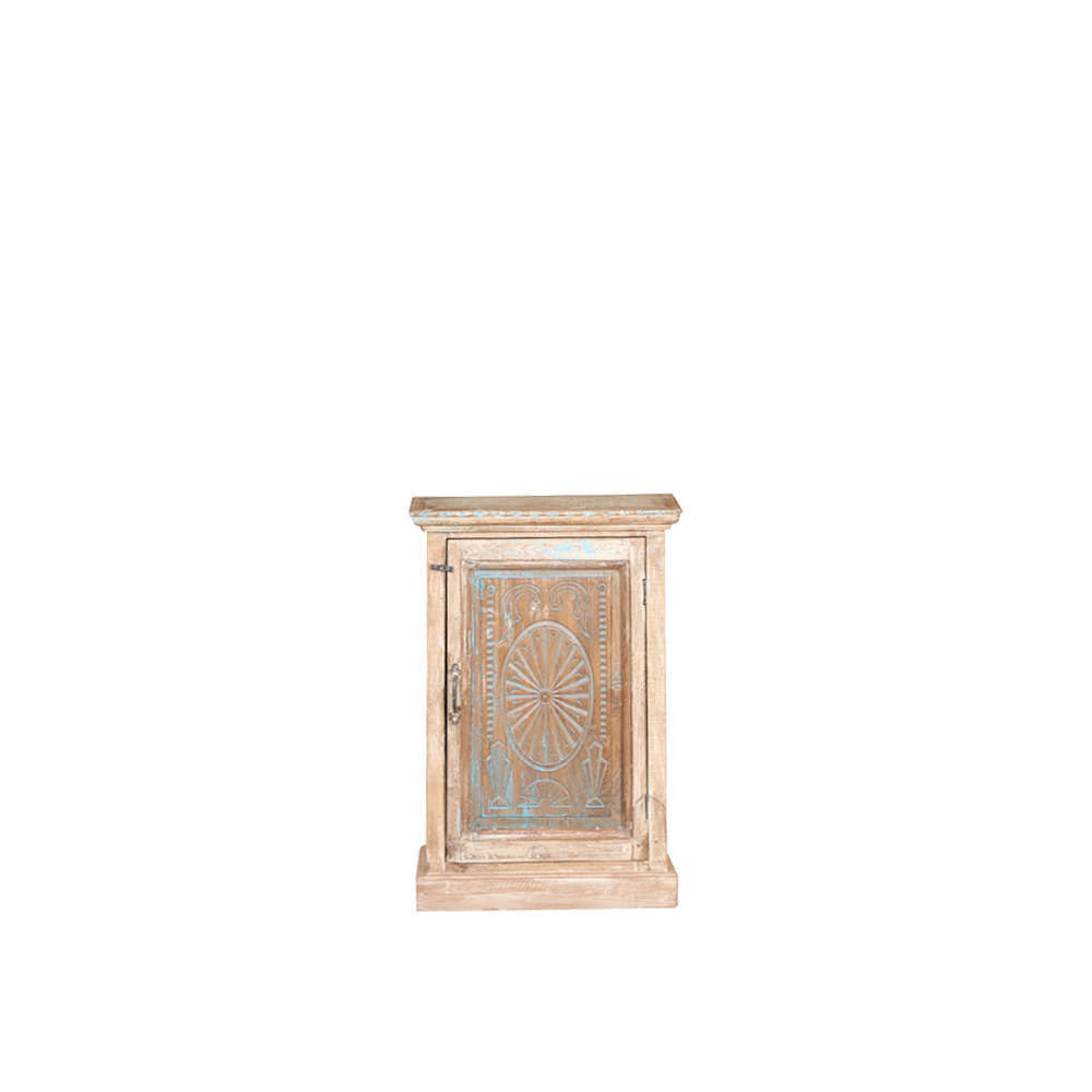Mesita de noche de madera teca con panel tallado y puerta con detalles azules