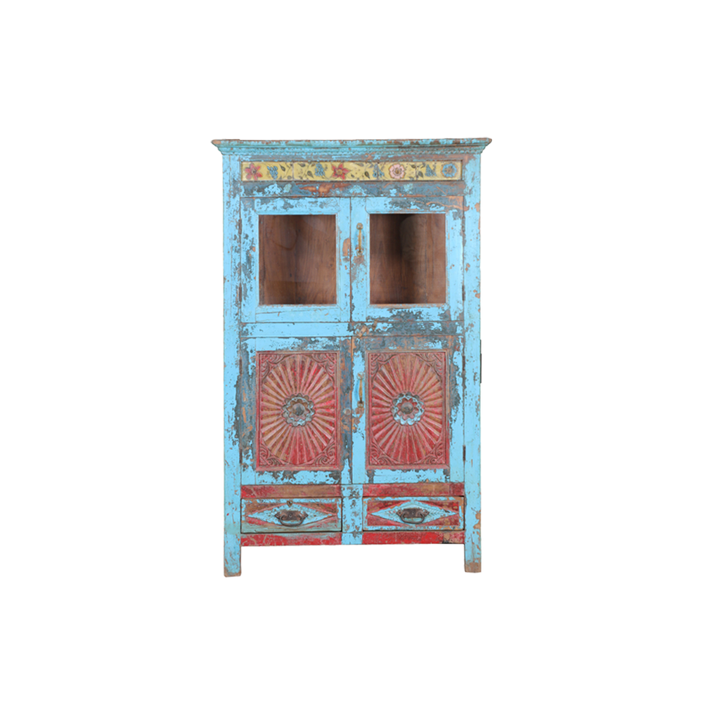Vitrina de madera turquesa con dos puertas y cajones con motivos rojos