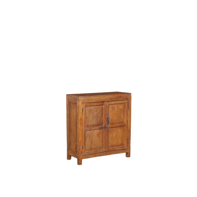 Aparador de teca con 2 puertas paneladas y tiradores metálicos, color miel