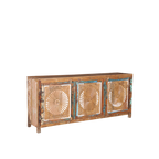 Aparador de teca con 3 puertas talladas y base con patas, detalles turquesa.