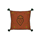 Cojín 60x60 naranja ladrillo con funda estampada corazones y borlas verdes