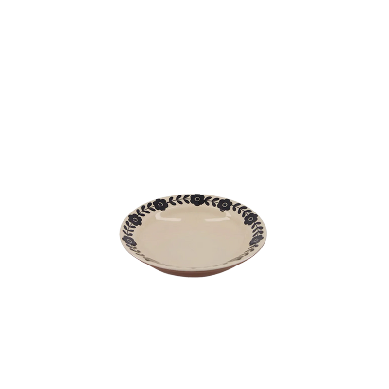 Plato hondo Viana color crema con patrón floral negro alrededor del borde