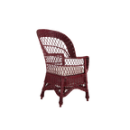 Sillón de mimbre burdeos en vista trasera con cojín a rayas