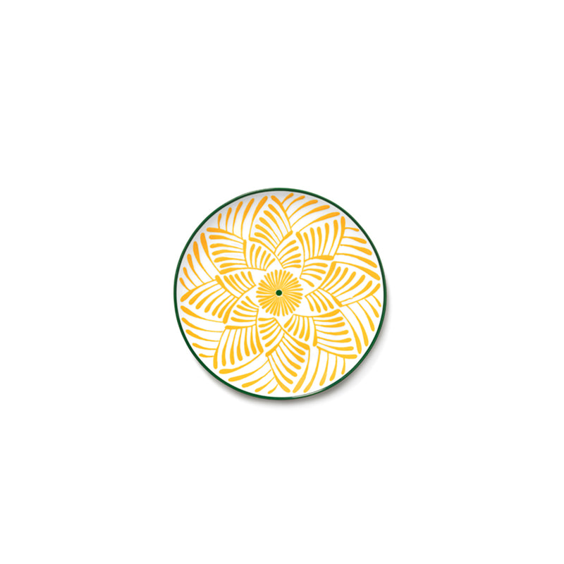 Plato de desayuno redondo amarillo con estampado de hojas y flores en tonos verdes