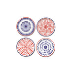 Set de 4 platos llanos con diseños florales rojo y azul, sobre fondo blanco.