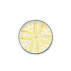 Plato llano con estampado floral amarillo, líneas verdes y borde verde