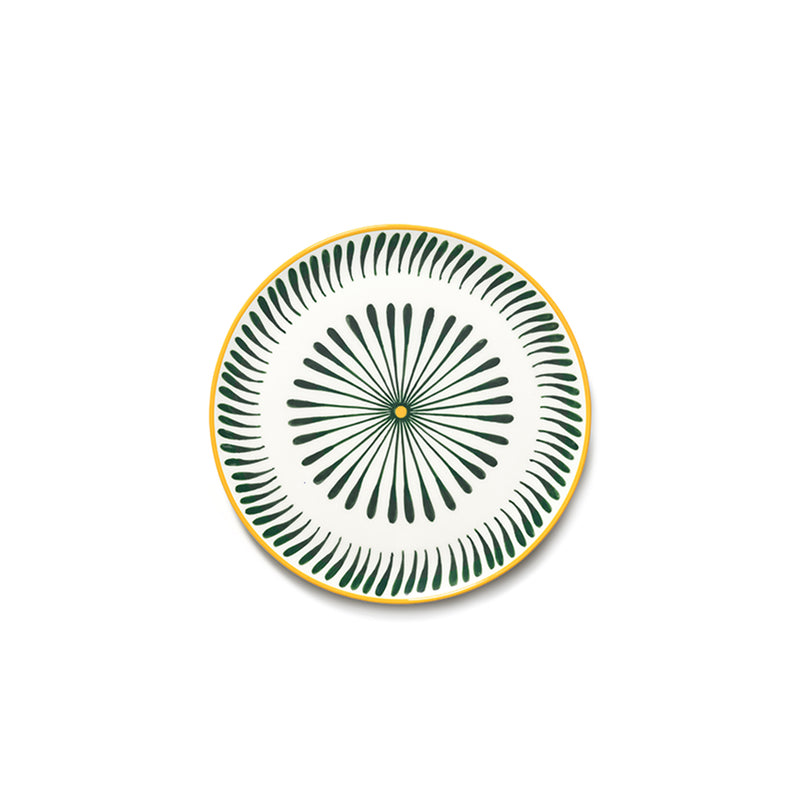 Plato llano con diseño floral radial verde oscuro y borde amarillo