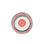 Plato hondo de cerámica blanco con borde verde y anillo decorativo rojo en espiral.