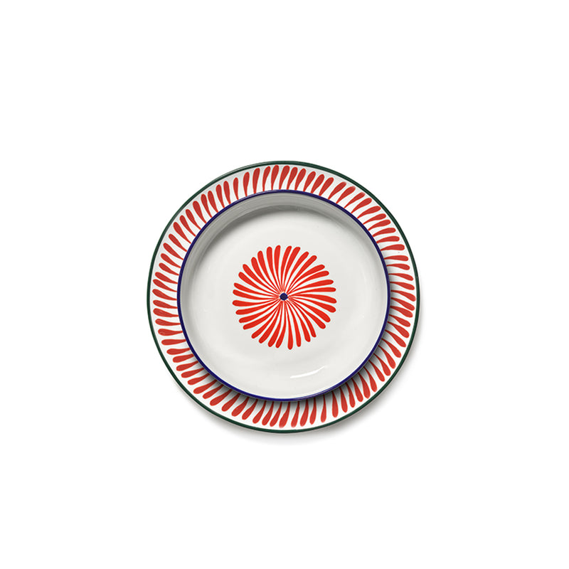 Plato hondo de cerámica blanco con borde verde y anillo decorativo rojo en espiral.