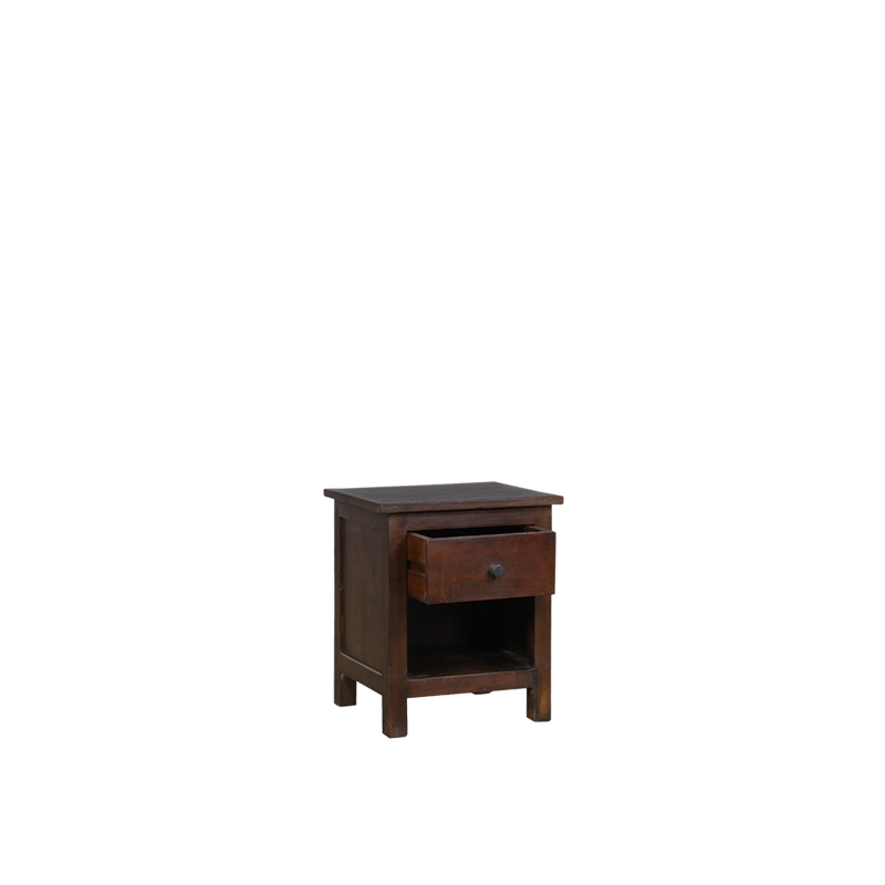 Mesita de noche de madera oscura con cajón y compartimento abierto, diseño clásico