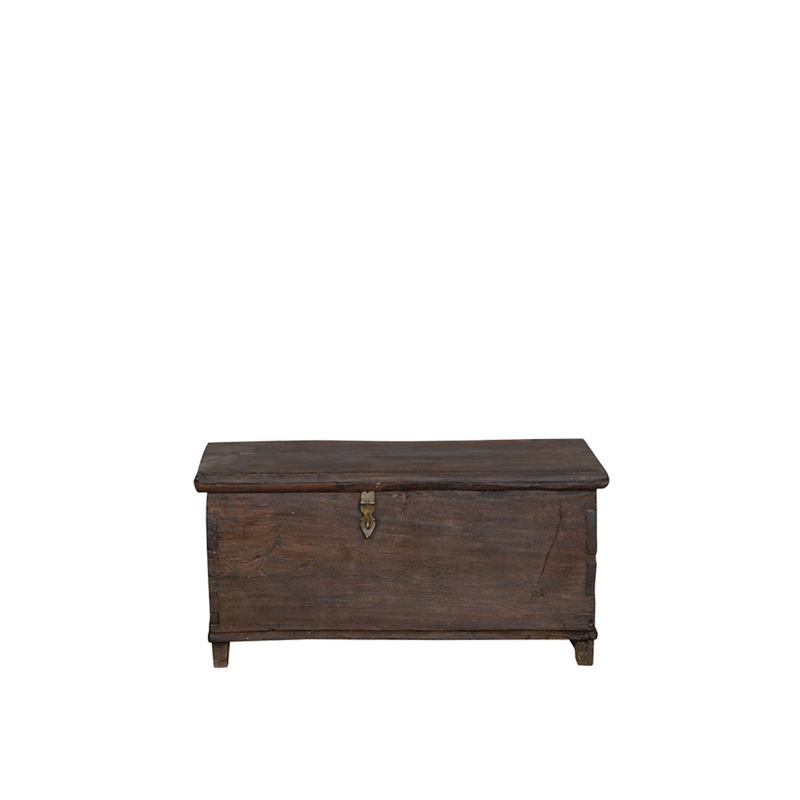 Baúl decorativo de madera de teca con tapa y herraje metálico