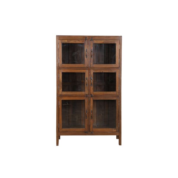 Vitrina de madera estilo colonial con puertas de vidrio en cuatro secciones