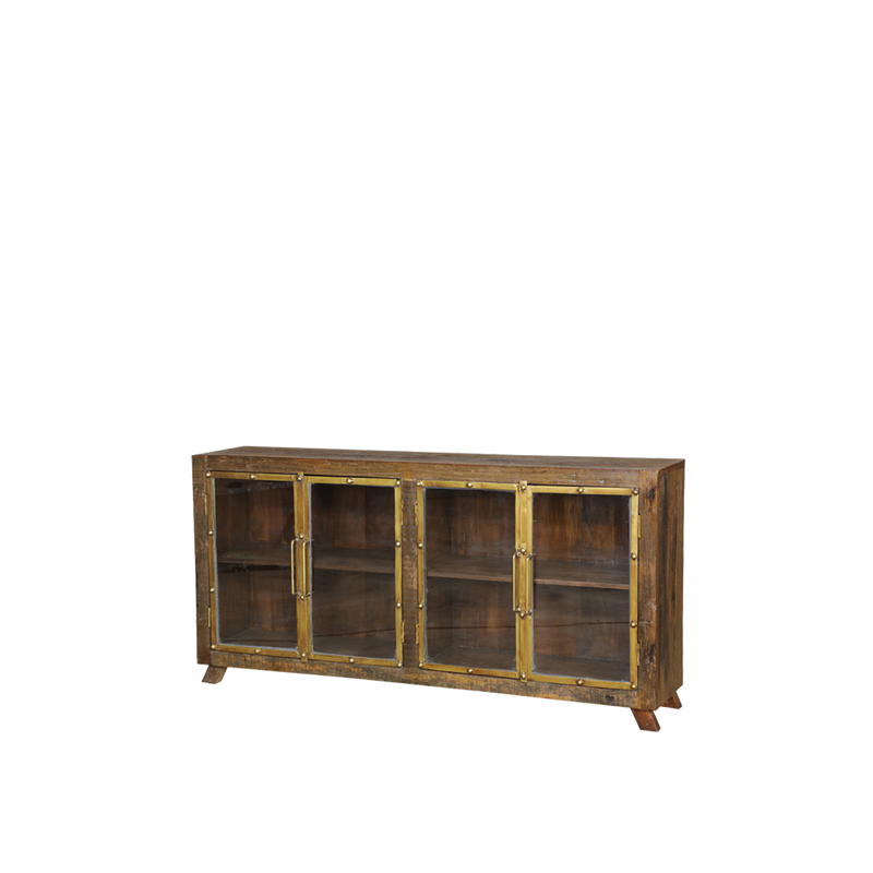 Aparador de madera con puertas de cristal y marco metálico, vista frontal en ángulo