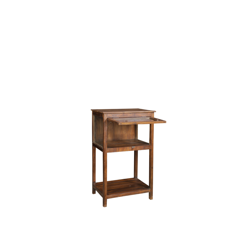 Vitrina expositora de madera estilo vintage con repisas y marco superior con vidrio