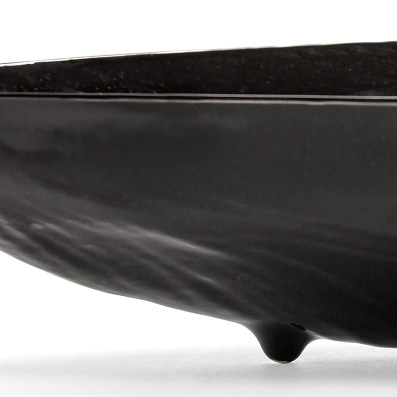 Cuenco de porcelana negra con forma de mejillón, vista lateral del borde