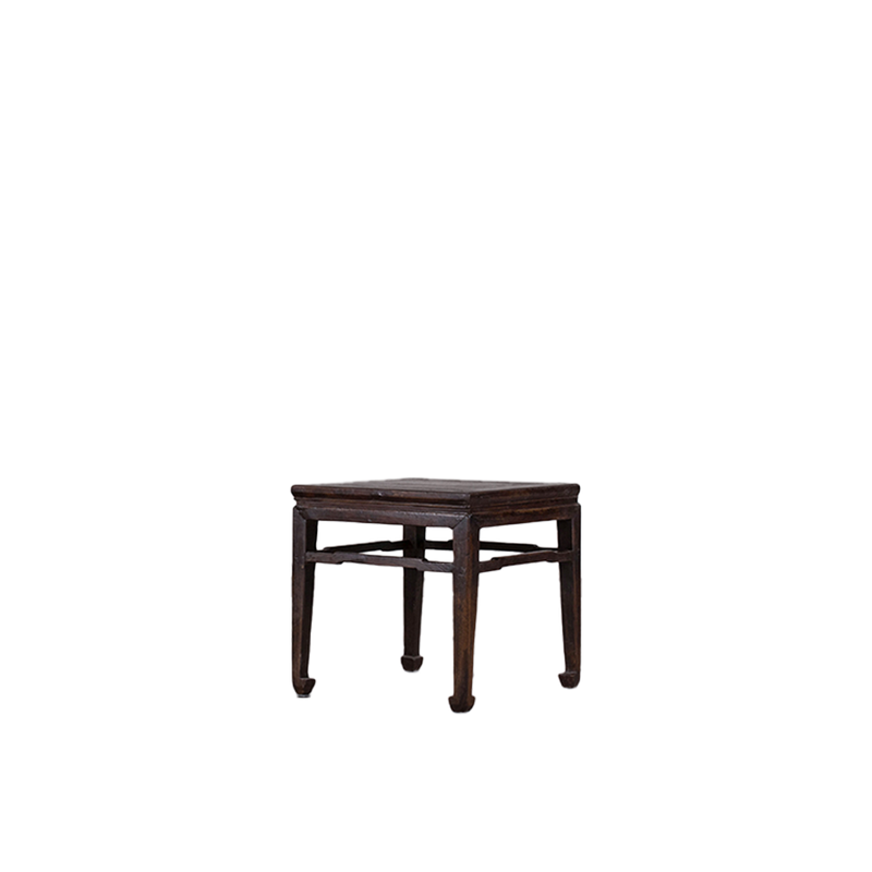 Mesa auxiliar de madera antigua vista lateral, tablero liso y estructura con panel central
