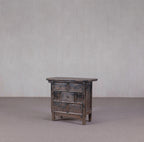 Aparador chino antiguo de madera oscura con 5 cajones y patas de soporte