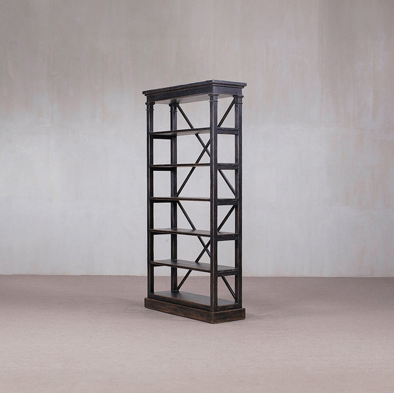 Librería alta de madera negra con estructura de cruces y estantes transparentes