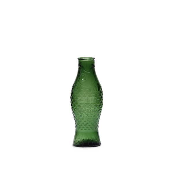 Jarra de cristal verde oscuro con relieve de escamas