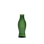 Jarra de cristal verde oscuro con relieve de escamas y base acampanada