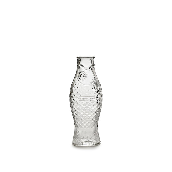 Jarra de cristal transparente con relieve de escamas y base acampanada