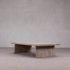 Mesa de centro rectangular de madera con patas inclinadas, vista 3/4