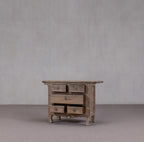 Aparador antiguo chino de madera con 5 cajones, vista a 3/4 frontal